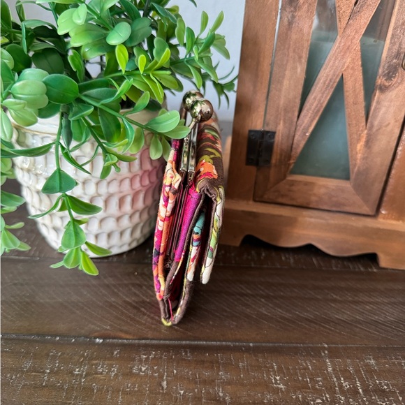 VERA BRADLEY SMALL KISSLOCK ENGLISH ROSE QUILTED wallet/coin - Picture 7 of 7